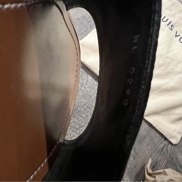 Louis Vuitton Leather Slides Sandals - Picture 8 of 8
